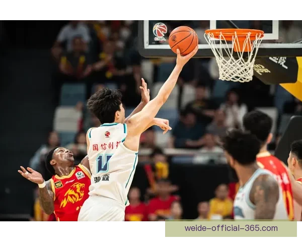 斯普利特赞杨瀚森进步显著 从季初时间减少到成长为更好球员